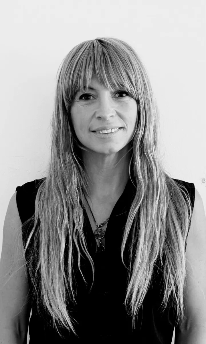 Retrato de Julieta Aráoz Castelli, psicóloga clínica y directora de Well Being